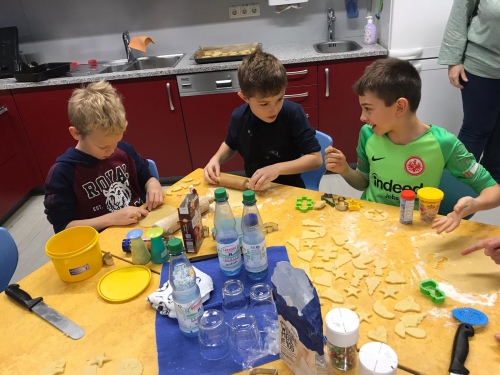 Weihnachtsplätzchen Kl 3 jungs
