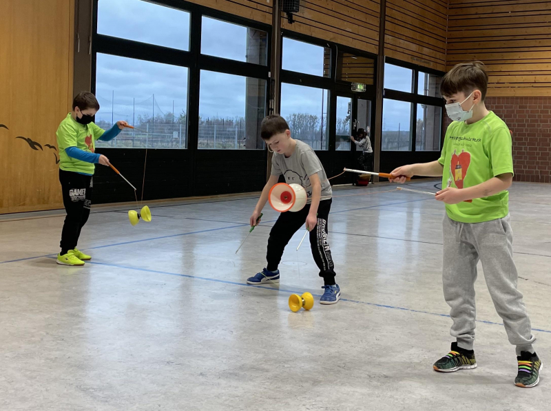 Moving artists Diabolo