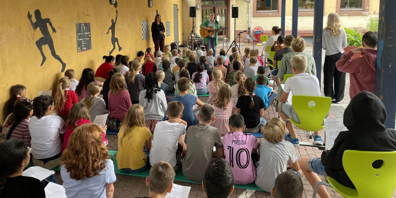 Schuljahresanfangsgottesdienst 2023 hinten