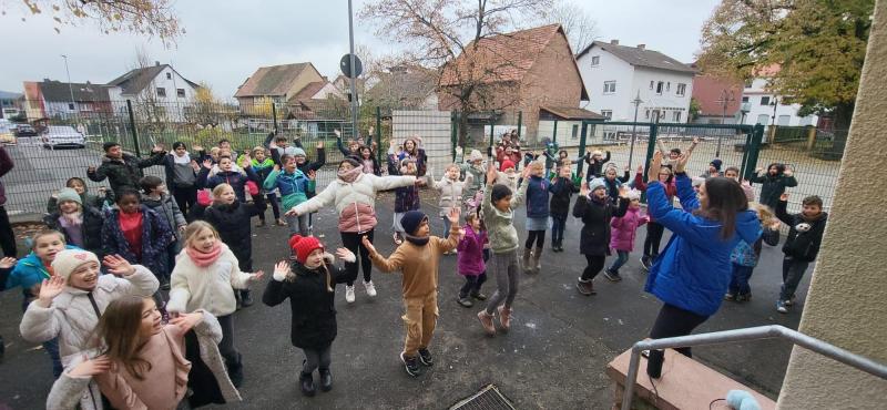 Tanz mit 2023c5be91c1 c25b 4425 b676 fc8e136ff8e8