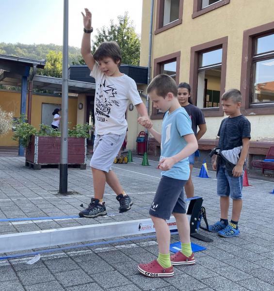 Bewegung im Unterricht Slack line