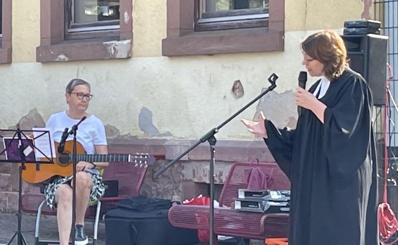 SChuljahresanfangsgottesdienstGabi und Caro.IMG 6841