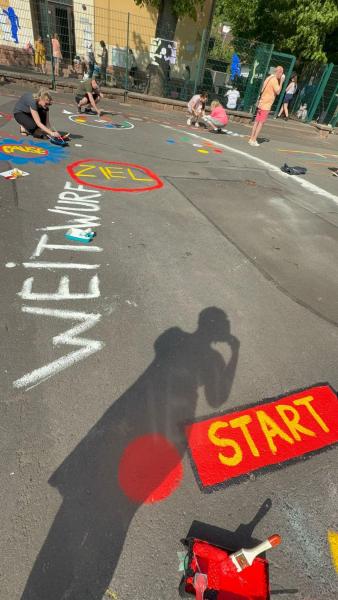 Schulhofbemalung04d7aaac 6c04 4cb2 bec7 faf5af815dda