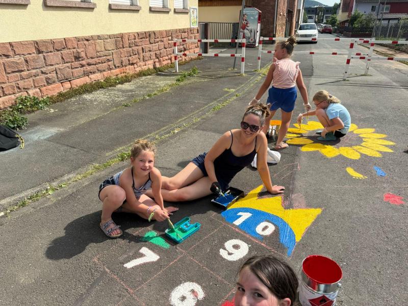 Schulhofbemalung447989e1 9bc3 40b8 8f88 a123d2e07958