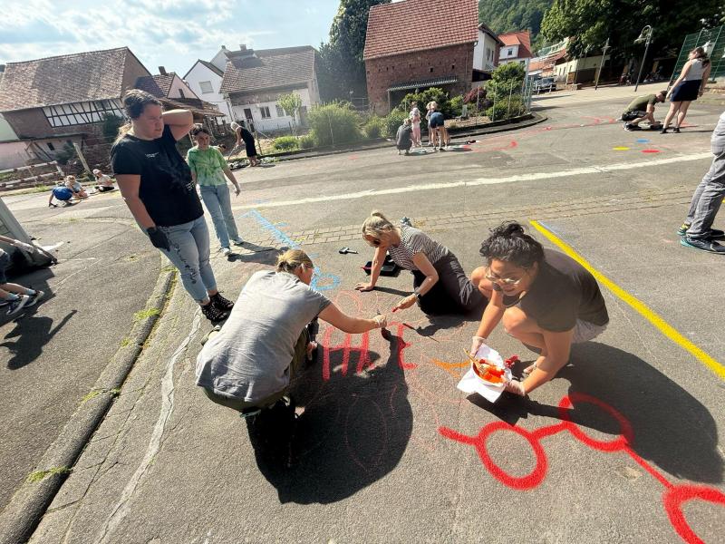 Schulhofbemalung5d82f44f 68a6 48e4 a4fe 3d96052abdb1