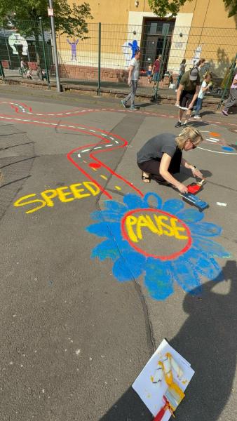 Schulhofbemalung8a5981d1 1eb5 42cc 8de1 348a78af9848