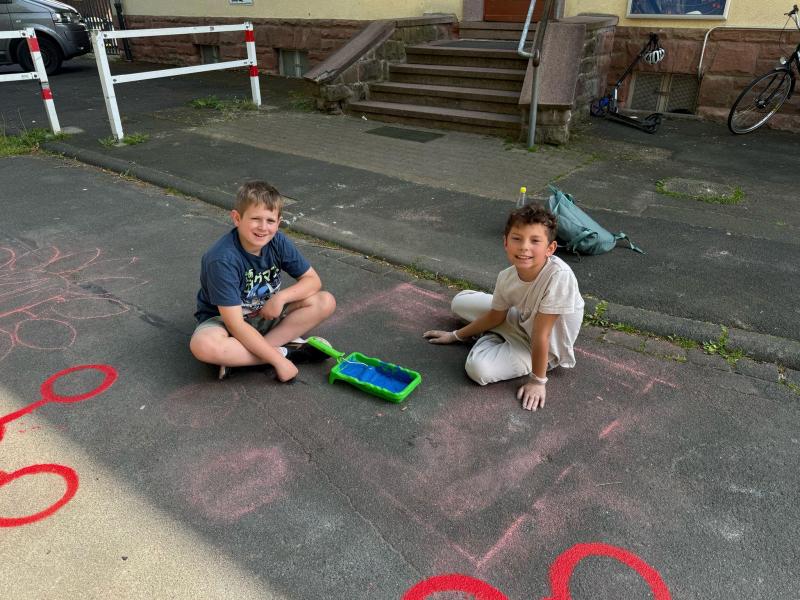 Schulhofbemalungb5e578f1 0414 4a99 9c4a 14c65220d6f8