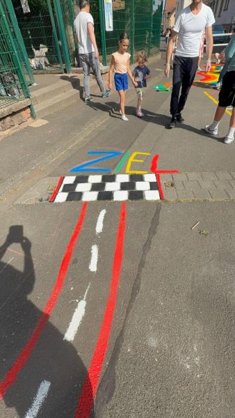 Schulhofbemalungde1d7153 7f84 47e8 b202 c8f5ec45e71e