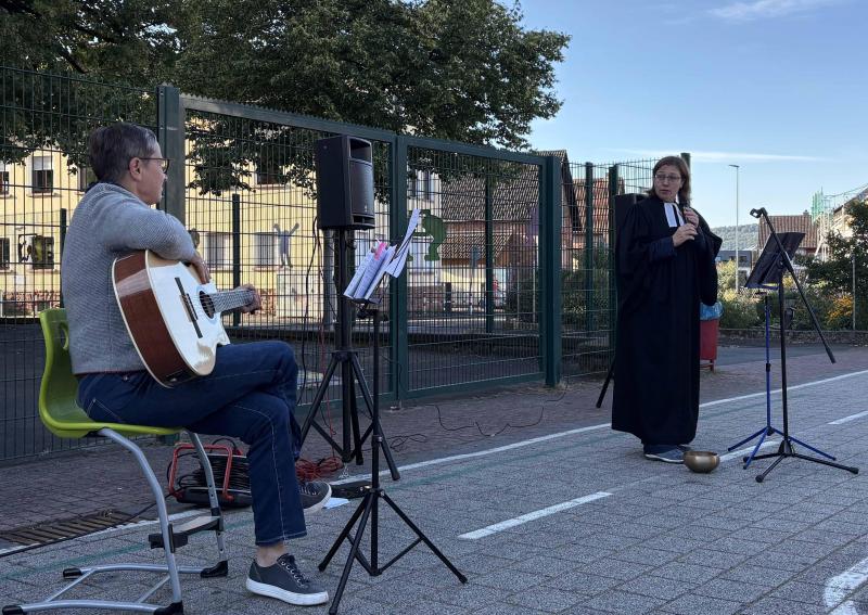 Schuljahresanfangsgottesdienst Gabi und Caroline